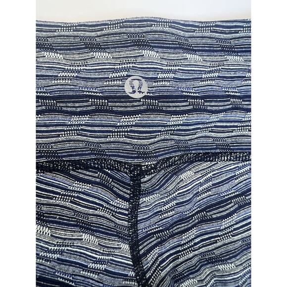 Lululemon Size 4 Wunder Under Blue Cyber Stripe Crop Capri Leggings Active - Picture 4 of 8